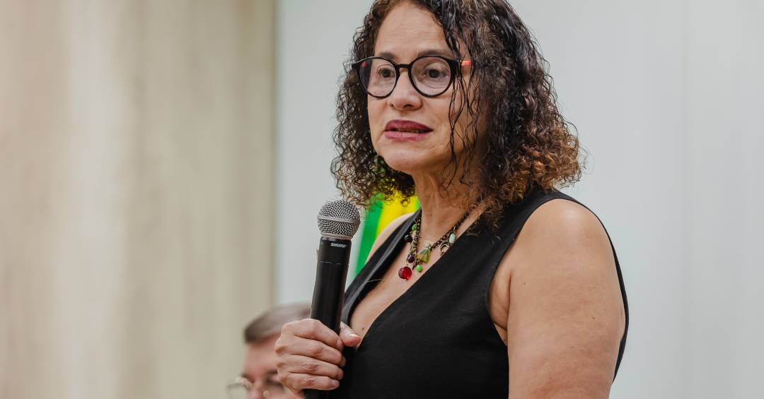 vacina-brasileira-contra-covid-19-ajuda-a-combater-negacionismo,-diz-ministra