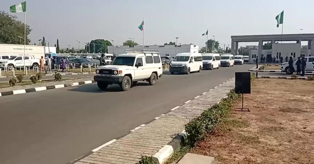 mais-de-130-criancas-sao-soltas-na-nigeria-um-mes-apos-sequestro-em-escola