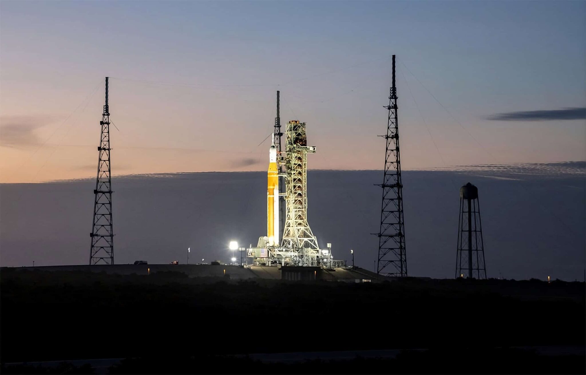 artemis-2:-nasa-remove-foguete-sls-da-plataforma-para-reparos-apos-problemas