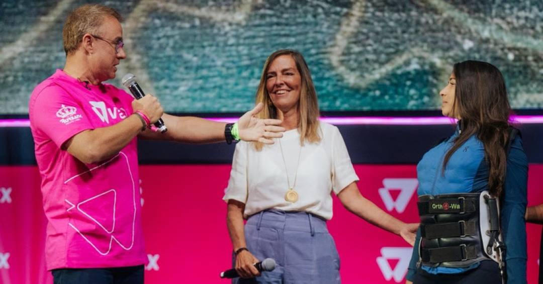 lais-souza-usou-polilaminina?-entenda-cena-em-que-ginasta-aparece-em-pe-em-evento-com-cientista