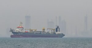 trafego-em-ormuz-volta-a-ficar-paralisado-apos-novo-bloqueio-do-ira