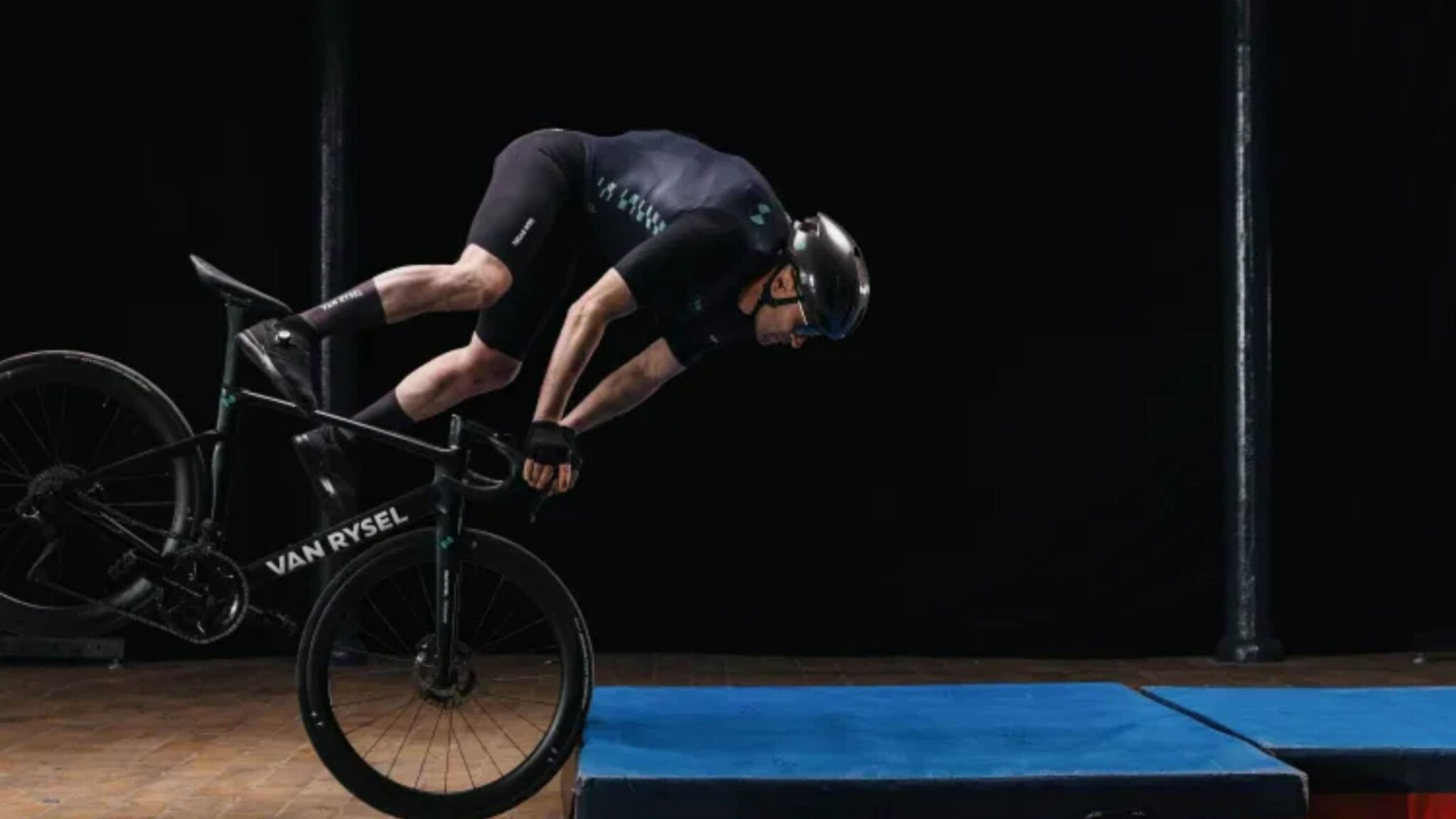 roupa-de-ciclismo-com-airbag-promete-mais-seguranca-sem-comprometer-desempenho