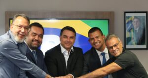 queda-de-flavio-bolsonaro-no-sudeste-preocupa-aliados,-que-temem-palanques-fracos-no-rj-e-em-mg