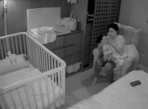 baba-e-flagrada-dando-remedio-controlado-a-bebe-de-11-meses-em-belem-(pa)