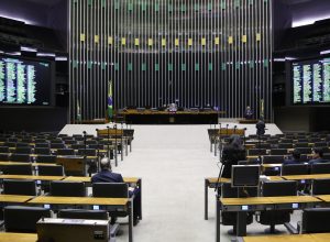 camara-aprova-em-1o-turno-pec-sobre-dividas-municipais