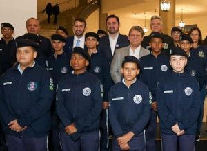 contratacao-de-pms-como-monitores-de-escolas-civico-militares-em-sp-e-suspensa-pela-justica