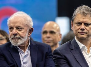 ‘nem-ligo’:-tarcisio-minimiza-critica-de-lula-sobre-vinculo-com-bolsonaro-e-defende-ex-presidente