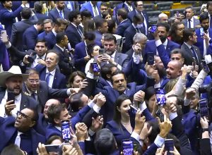 partidos-do-centrao-garantem-aprovacao-de-urgencia-da-anistia;-saiba-como-votou-cada-deputado