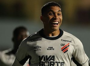 athletico-pr-derrota-o-athletic-e-cola-no-g4-da-serie-b