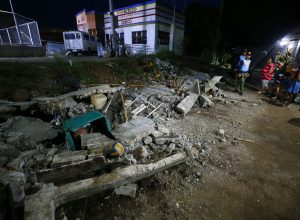 video-mostra-confusao-apos-terremoto-de-magnitude-7,4-atingir-filipinas-e-deixar-mortos