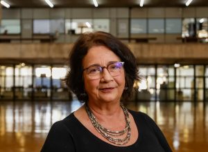 e-cruel-deixar-aluno-4-horas-em-aula-expositiva-no-mundo-de-hoje,-diz-candidata-a-reitora-da-usp