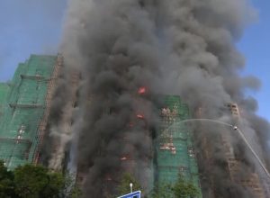 incendio-atinge-complexo-com-cerca-de-dois-mil-apartamentos-em-hong-kong