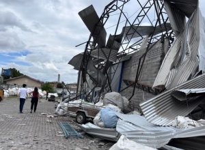 tornado-danificou-350-casas-em-sao-jose-dos-pinhais-(pr)