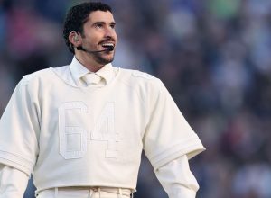 super-bowl:-em-show-politico,-bad-bunny-surpreende-com-visual-minimalista