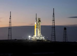artemis-2:-nasa-remove-foguete-sls-da-plataforma-para-reparos-apos-problemas