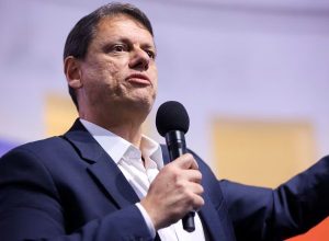 tarcisio-dispara-e-assume-lideranca-isolada-na-corrida-pelo-governo-de-sp,-diz-datafolha