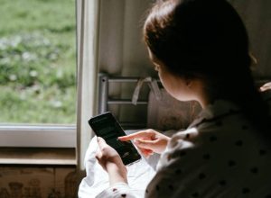 uma-dor-sem-lugar:-por-que-os-casos-de-autolesao-em-jovens-dispararam