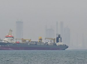 trafego-em-ormuz-volta-a-ficar-paralisado-apos-novo-bloqueio-do-ira