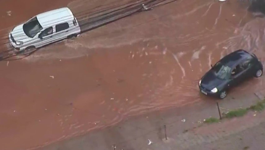 chuva-forte-alaga-cidades-da-grande-sp-e-deixa-30-mil-imoveis-sem-luz