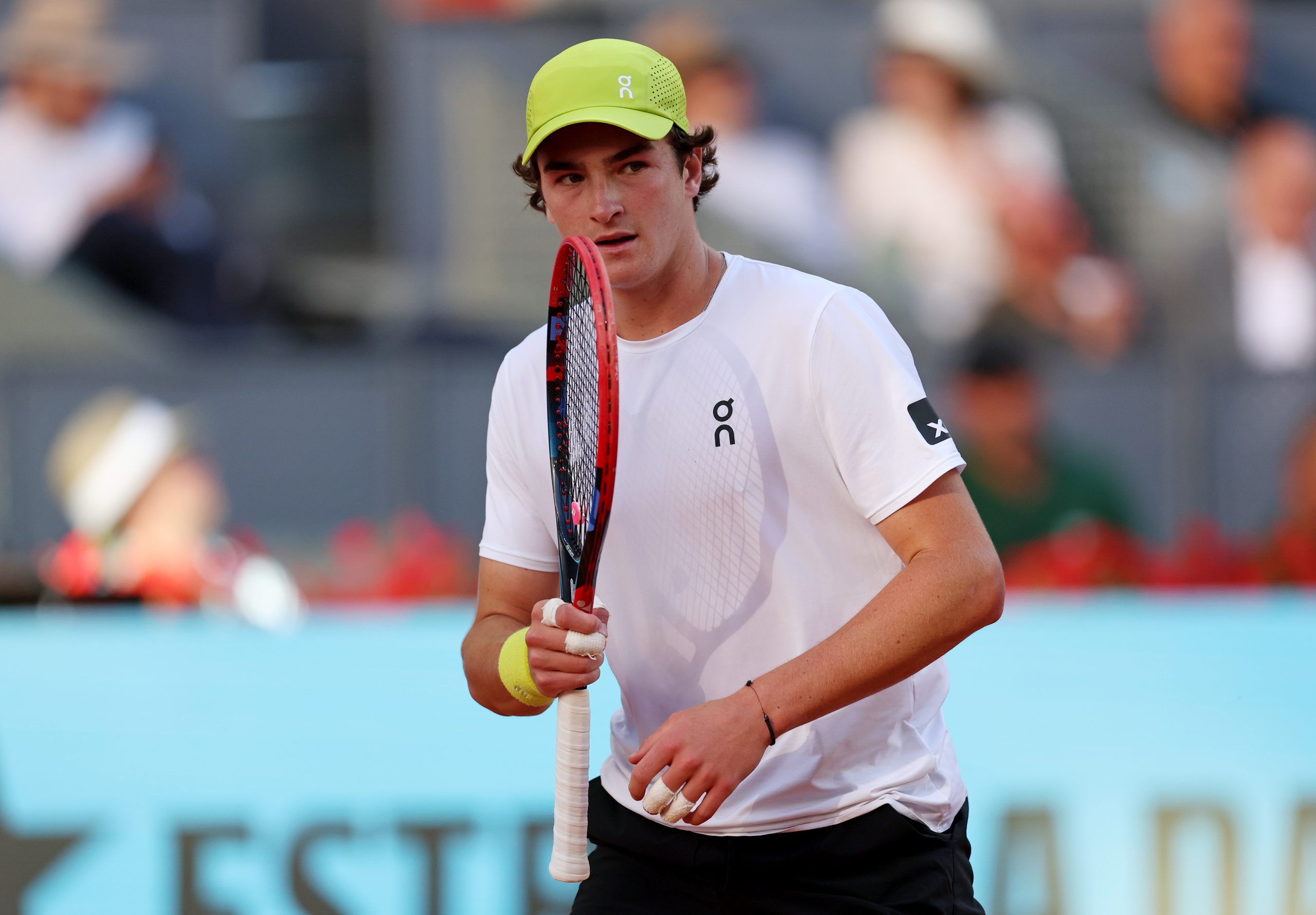 joao-fonseca-vence-no-open-de-madri-e-avanca-para-a-segunda-rodada