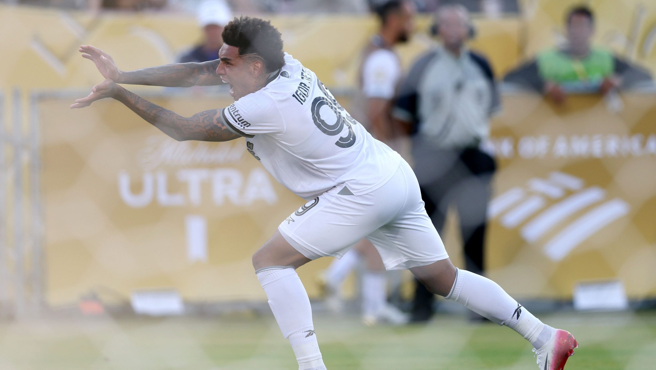 kamehameha:-entenda-comemoracao-de-igor-jesus,-do-botafogo,-contra-o-psg