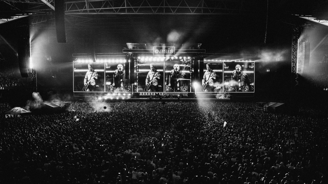 oasis-retorna-aos-palcos-ao-som-de-“hello”,-hit-considerado-polemico