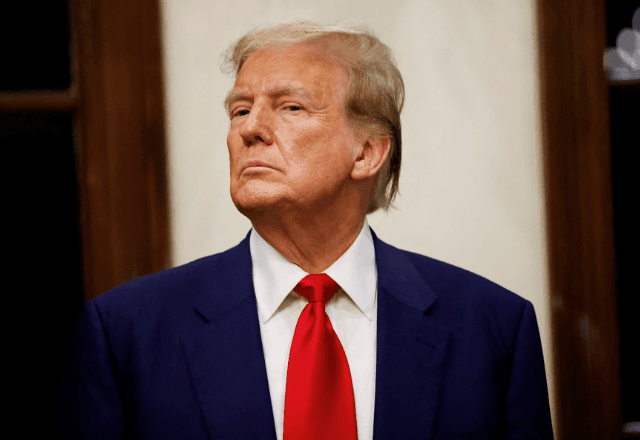 sbt-noticias:-trump-oficializa-tarifa-de-50%-ao-brasil-e-impoe-sancoes-a-alexandre-de-moraes