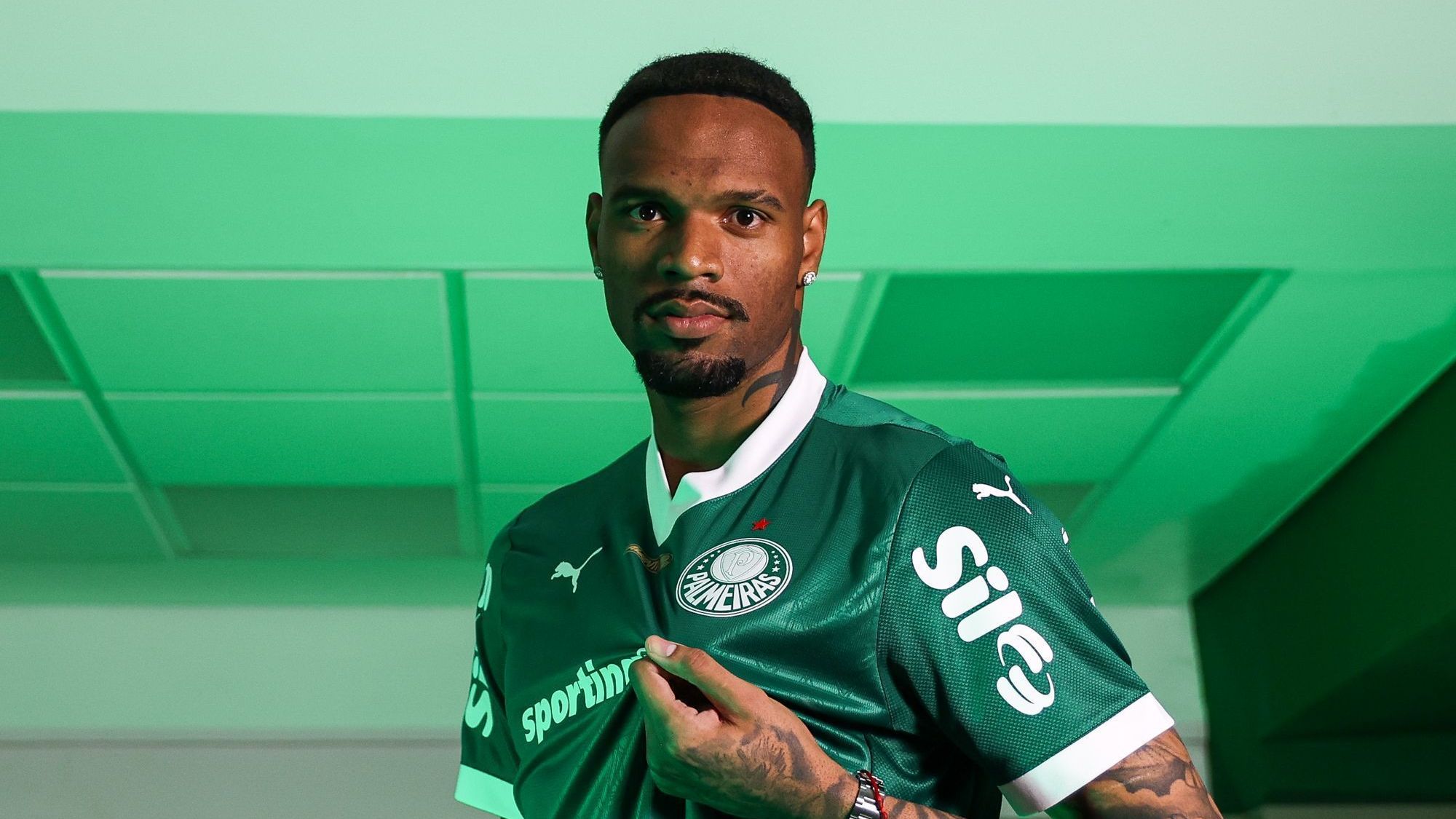 torcedores-do-corinthians-hostilizam-carlos-miguel,-goleiro-do-palmeiras