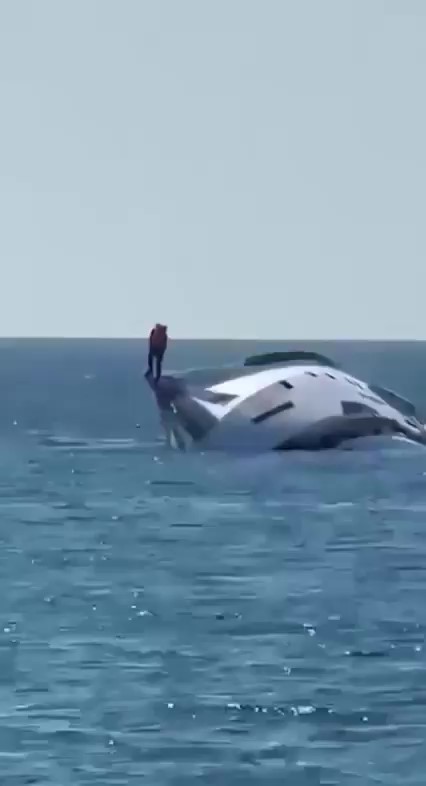 video:-iate-de-luxo-afunda-minutos-apos-inicio-de-viagem-inaugural-na-turquia