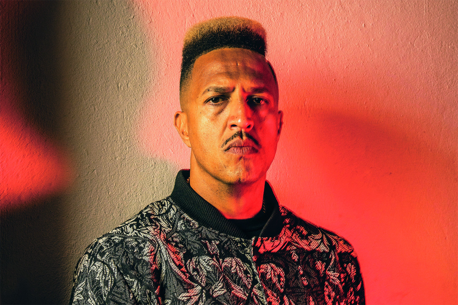 mano-brown-pede-desculpas-para-camila-pitanga-apos-polemica-sobre-pele