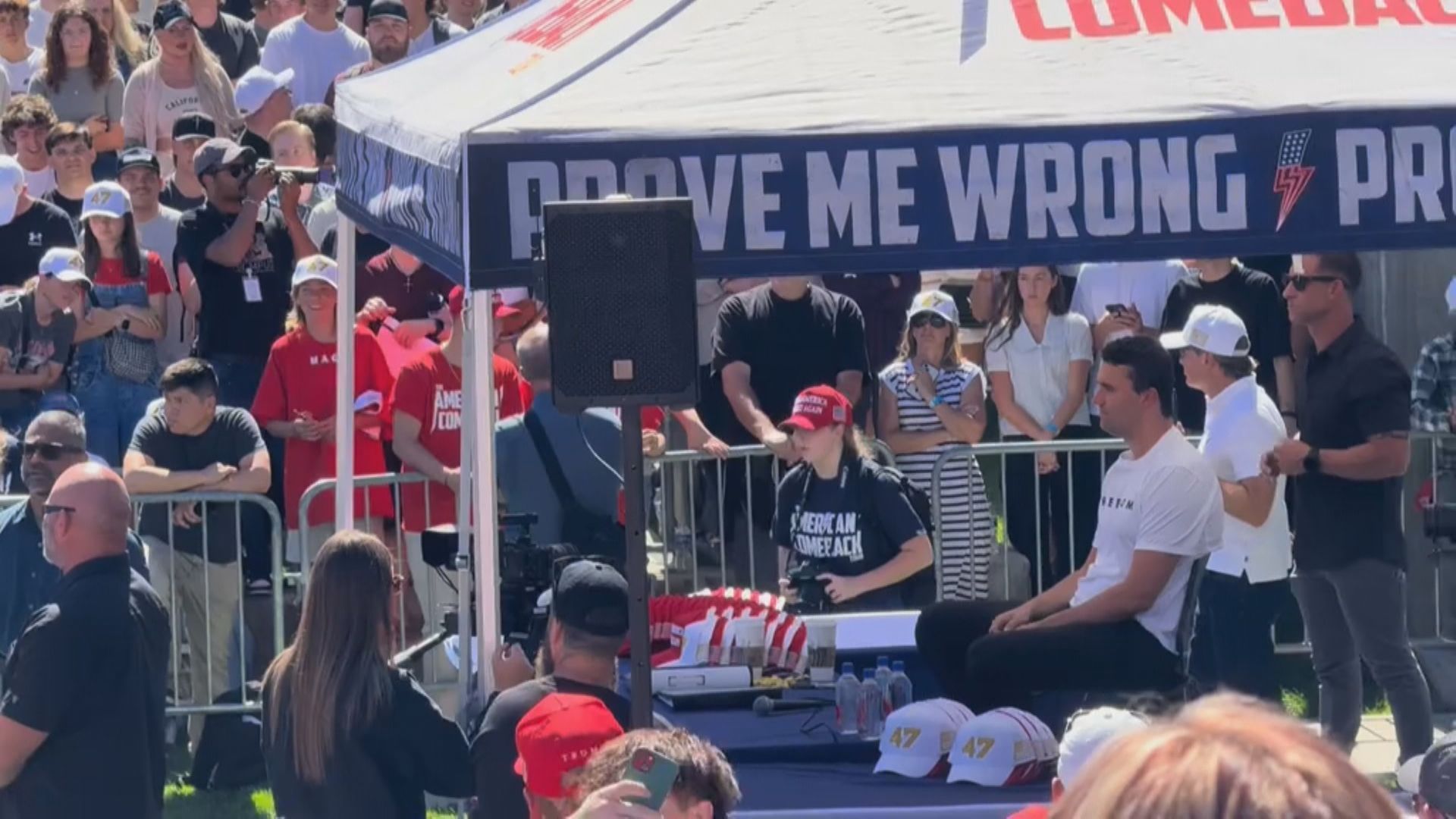 veja-o-momento-em-que-o-influenciador-trumpista-charlie-kirk-e-baleado