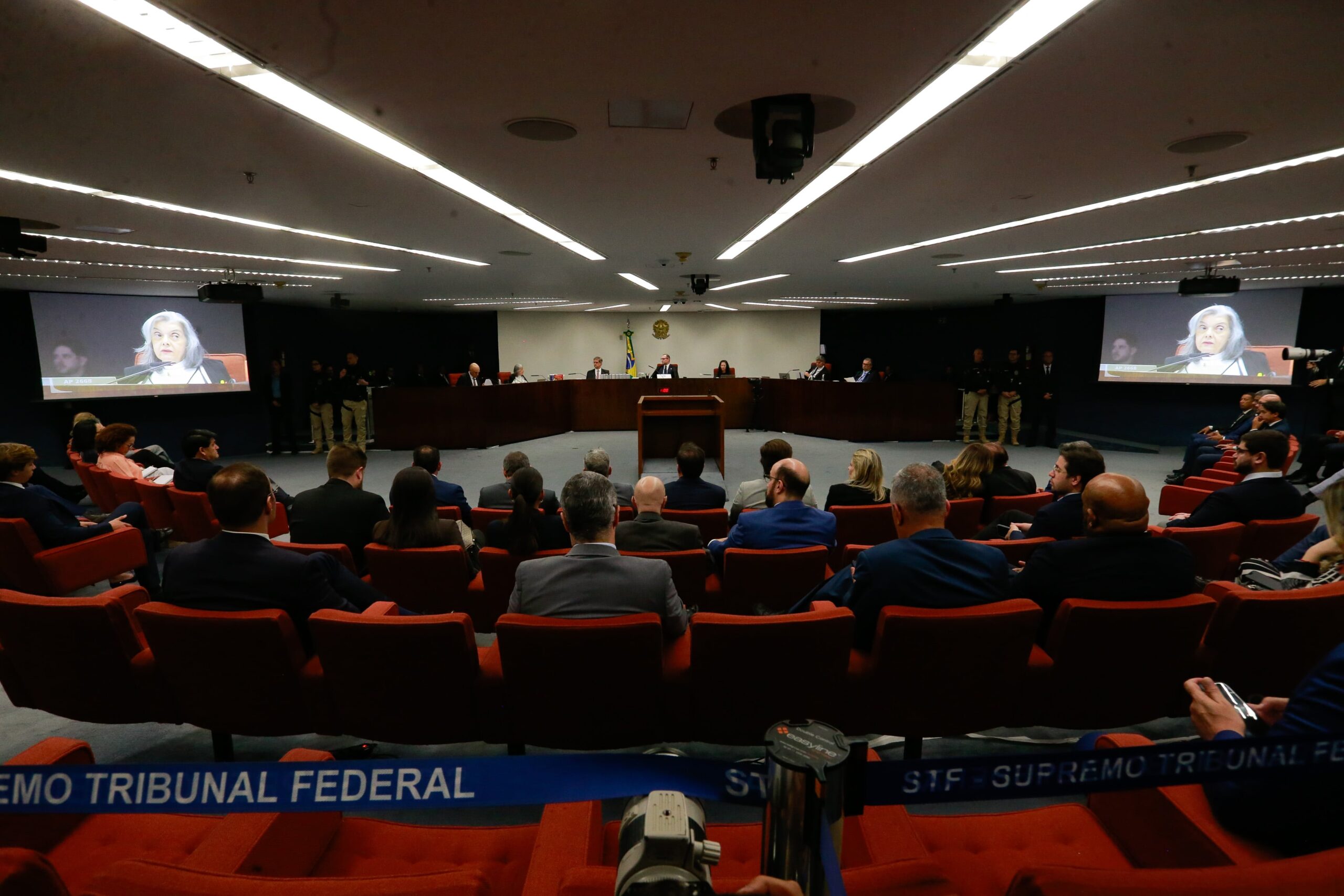 cronica-anunciada-e-agua-fria-em-plano-para-perdoar-bolsonaro;-colunistas-analisam-condenacao