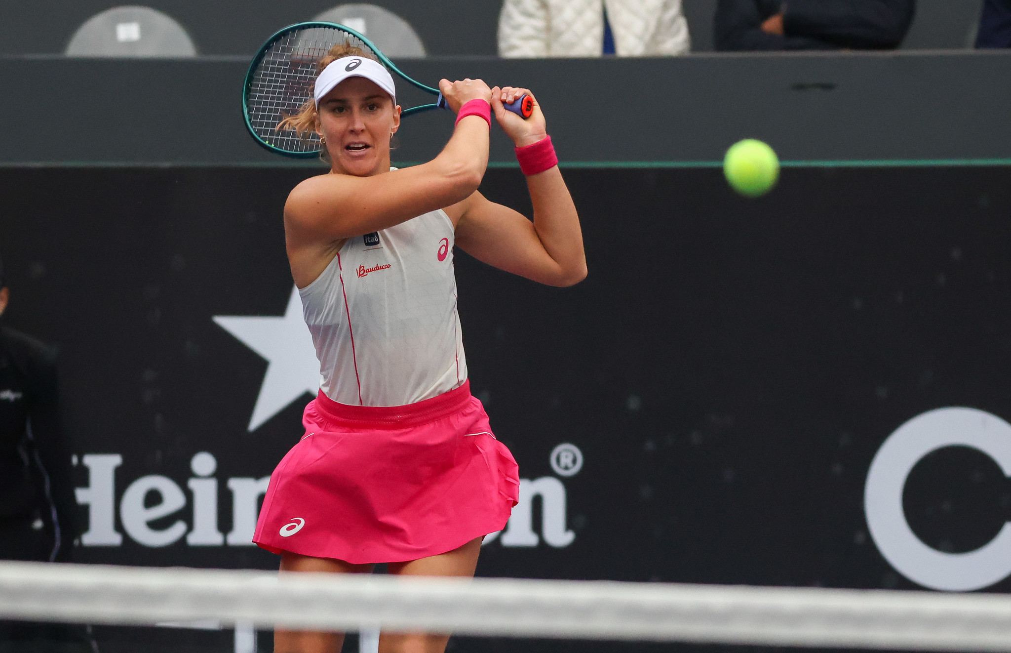 bia-haddad-maia-perde-nos-sp-open-e-da-adeus-a-chance-de-titulo-em-casa