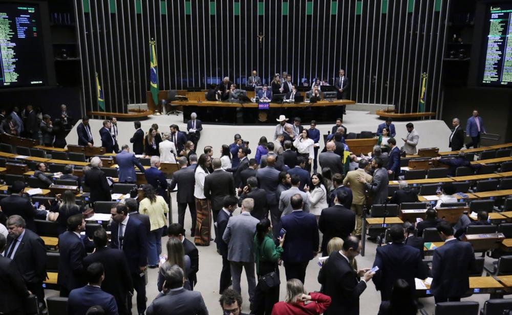 centrao-domina-pauta-e-camara-aprova-pec-da-blindagem-em-1o-turno