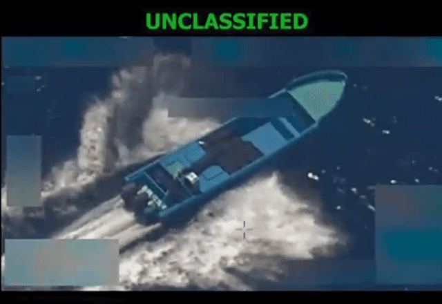 eua-bombardeiam-barco-que-navegava-proximo-a-costa-da-america-do-sul