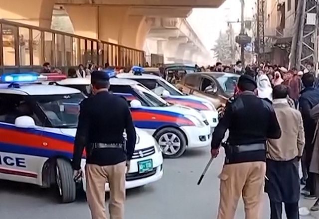 ataque-suicida-deixa-3-mortos-e-5-feridos-em-quartel-general-no-paquistao