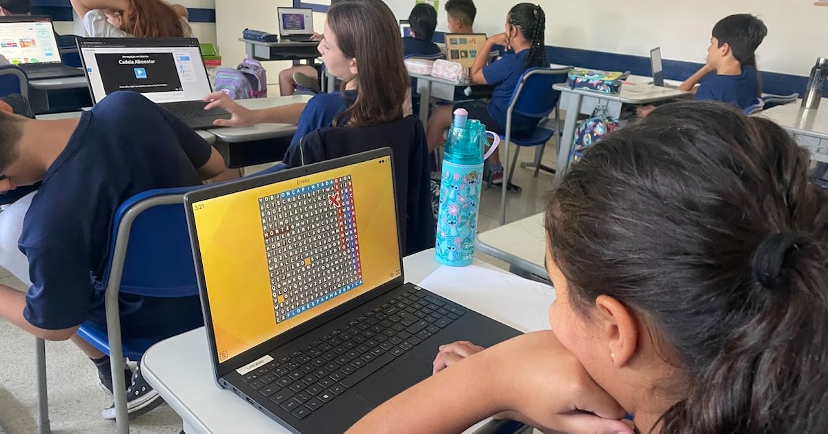 escolas-poem-tecnologia-no-curriculo-e-na-interacao-com-alunos-e-familias