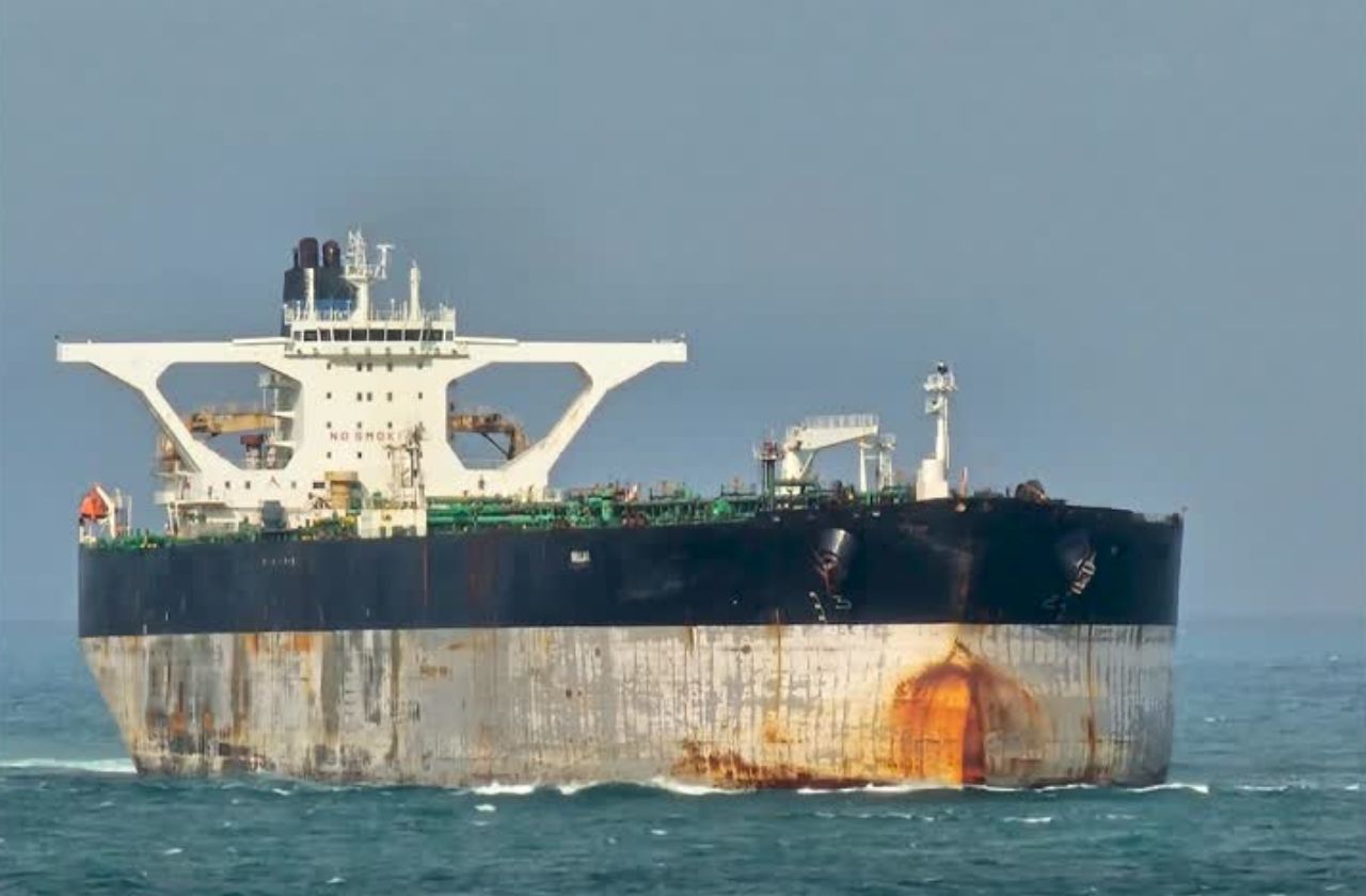 russia-envia-submarino-para-escoltar-petroleiro-perseguido-pelos-eua,-diz-jornal