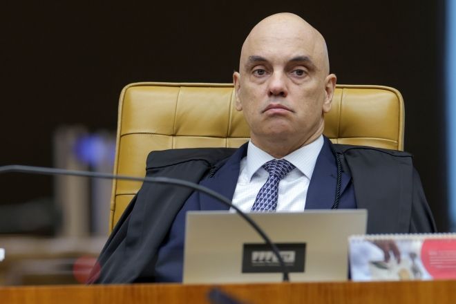 moraes-se-declara-impedido-e-envia-para-gilmar-mendes-pedido-de-prisao-domiciliar-de-bolsonaro