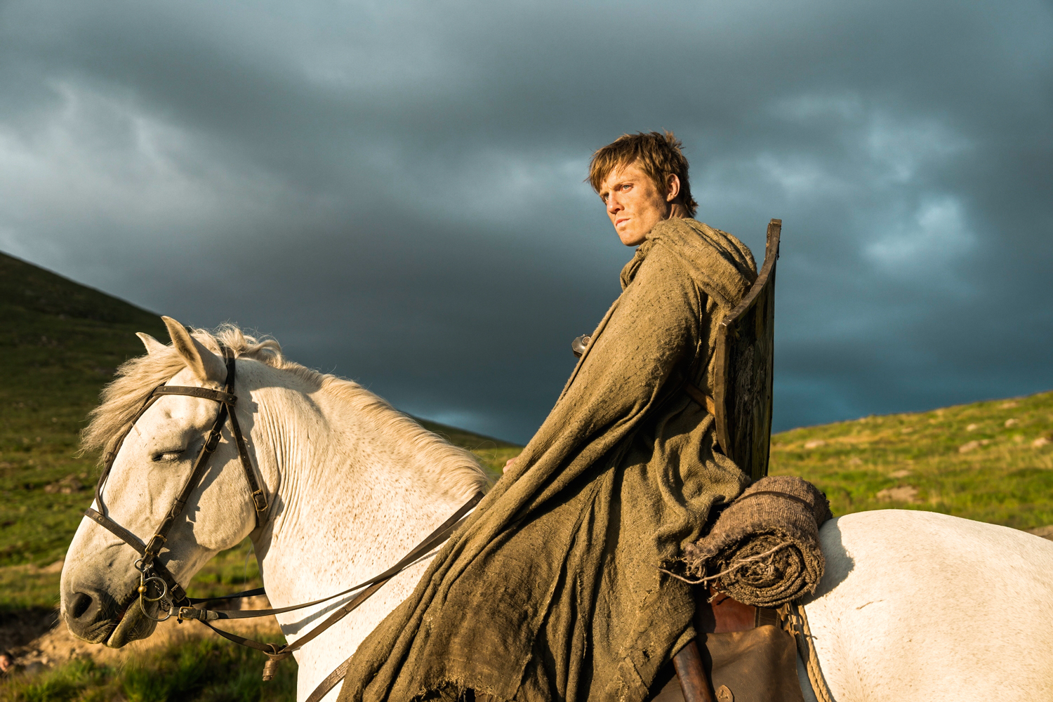 ator-revela-bastidor-de-cena-escatologica-no-inicio-de-‘o-cavaleiro-dos-sete-reinos’