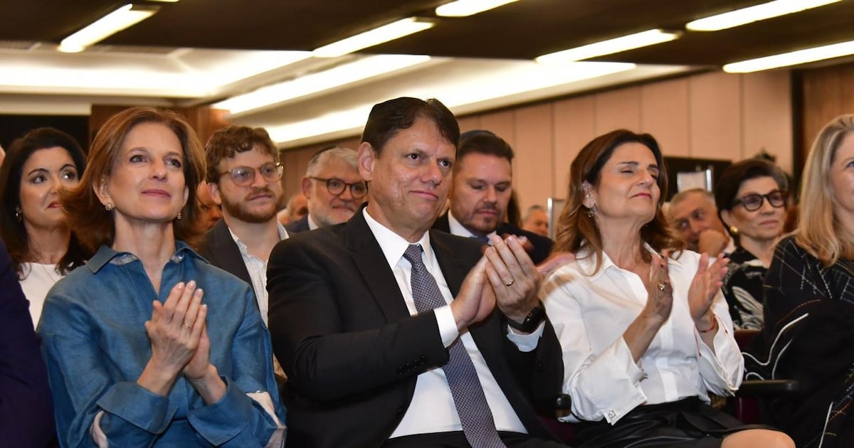 ‘nao-podemos-permitir-que-o-brasil-se-perca-no-odio’,-diz-tarcisio-em-ato-em-memoria-do-holocausto