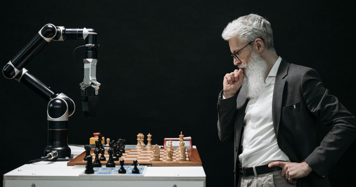 “o-risco-e-terceirizar-o-pensamento”,-diz-ex-diretor-do-linkedin-sobre-ia