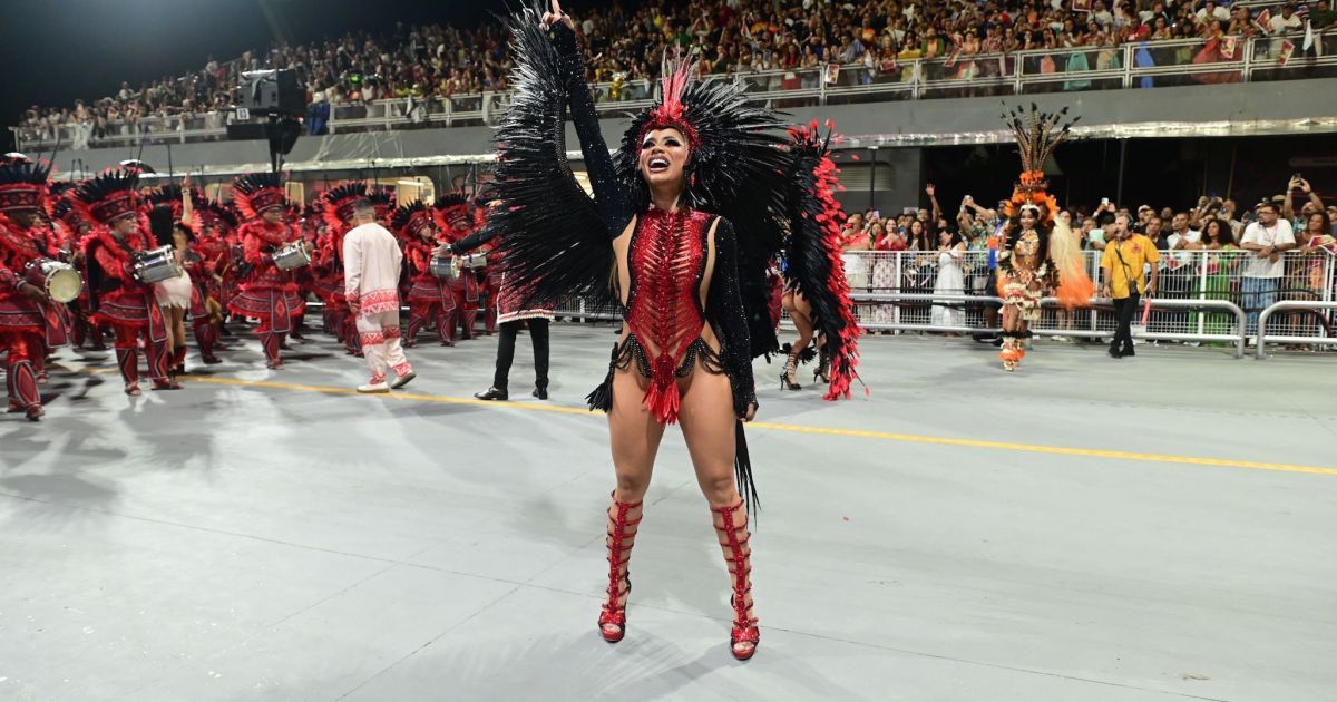 carnaval:-veja-looks-das-rainhas-de-bateria-no-1o-dia-de-desfiles-em-sp