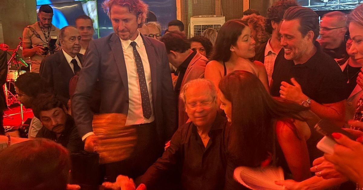 dirceu-liga-eleicao-a-soberania-e-associa-flavio-bolsonaro-a-trump