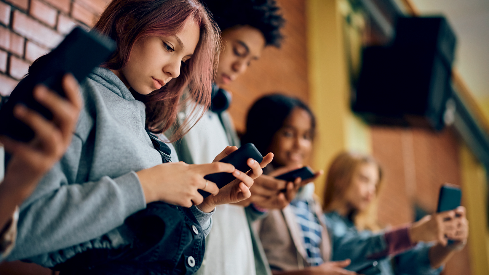 excesso-de-redes-sociais-traz-sentimentos-negativos-aos-adolescentes,-aponta-relatorio-global