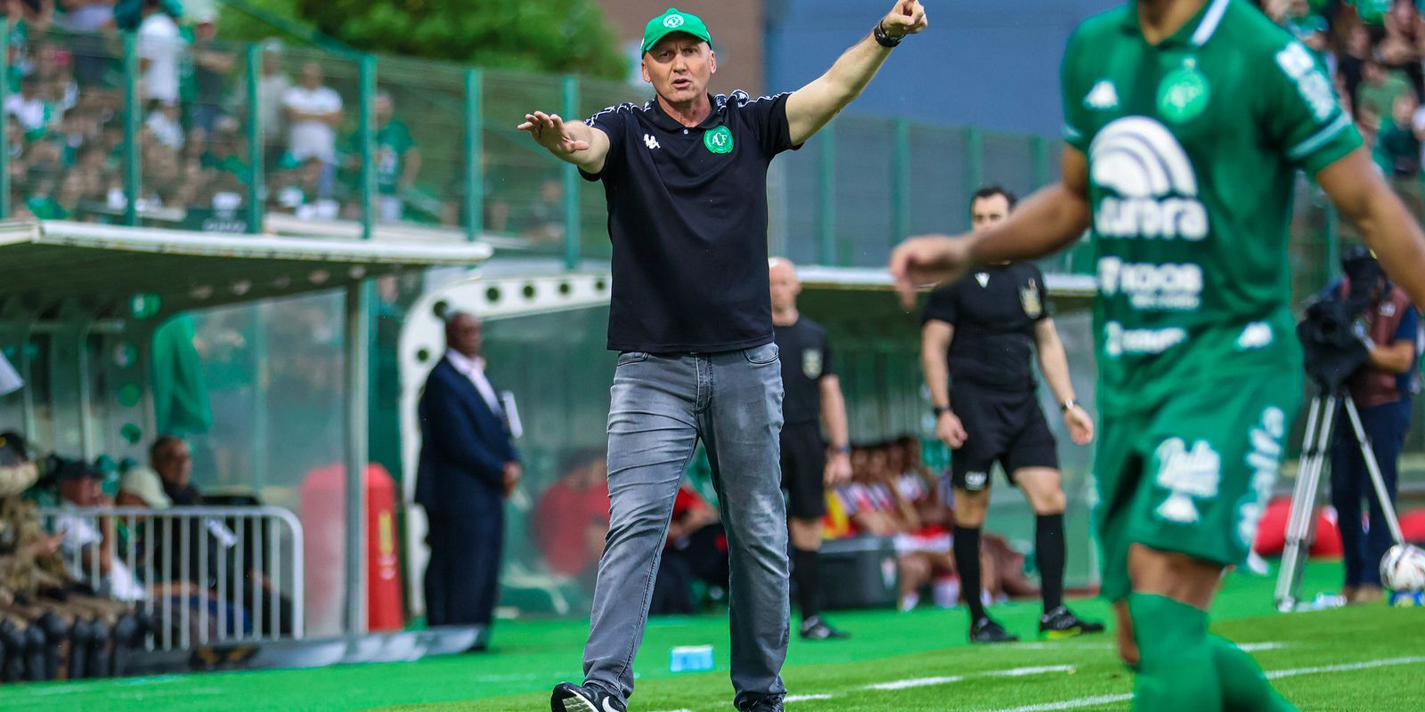 chapecoense-anuncia-demissao-do-tecnico-gilmar-dal-pozzo
