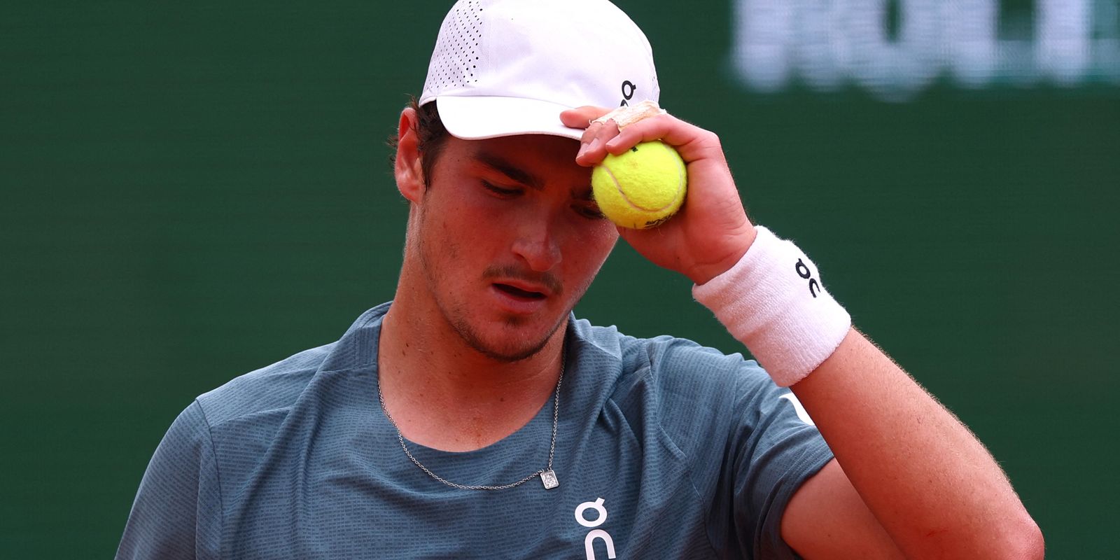 joao-fonseca-cai-nas-quartas-de-monaco-para-zverev,-numero-3-do-mundo