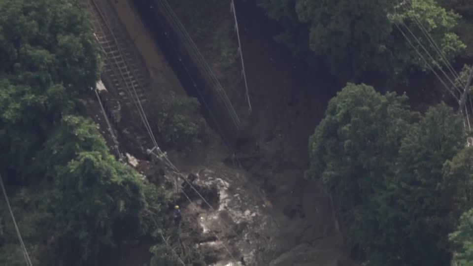 tempestade-causa-deslizamento-de-terra-no-japao-e-bloqueia-linha-de-trem
